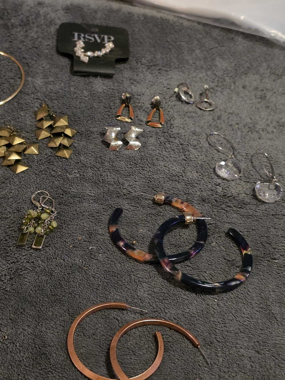 RSVP Tortoiseshell Navy & Peach Resin Hoop Earrings